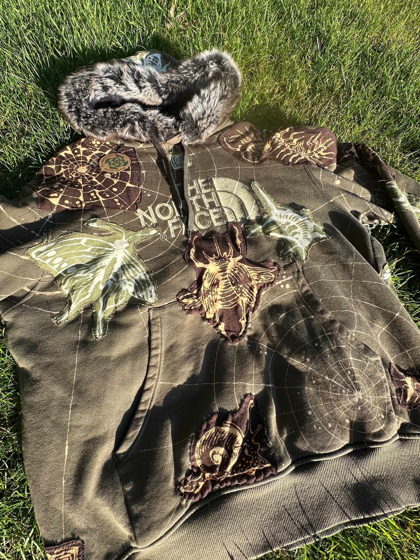 Creepy crawly North Face Upcycled Size L