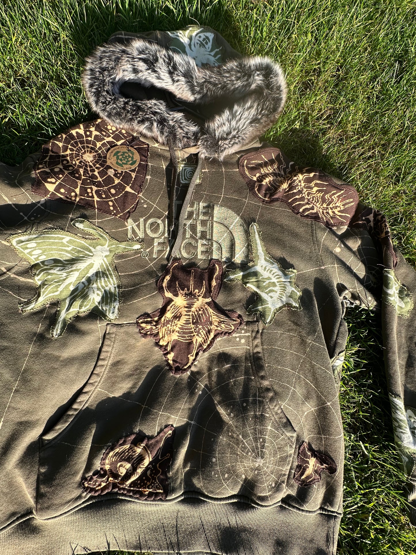 Creepy crawly North Face Upcycled Size L