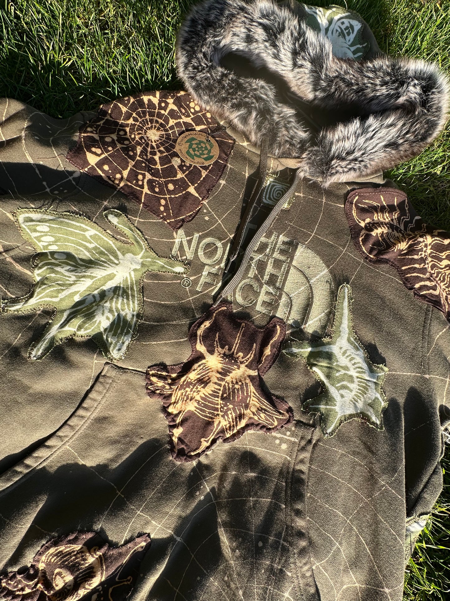 Creepy crawly North Face Upcycled Size L