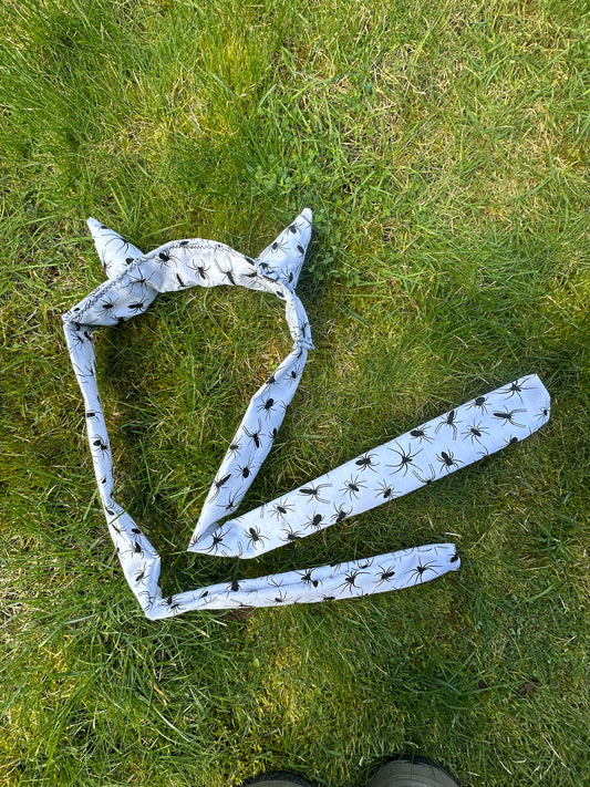 Arachnid tie on horns